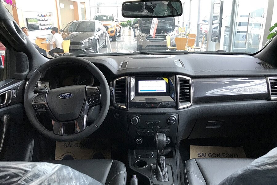 Nội thất Ford Everest Titanium 2.0L AT 4WD - Hình 1