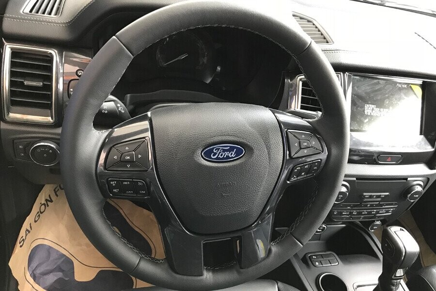 Nội thất Ford Everest Titanium 2.0L AT 4WD - Hình 6