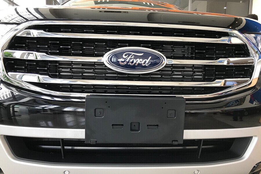 Ngoại thất Ford Everest Titanium 2.0L AT 4WD - Hình 3
